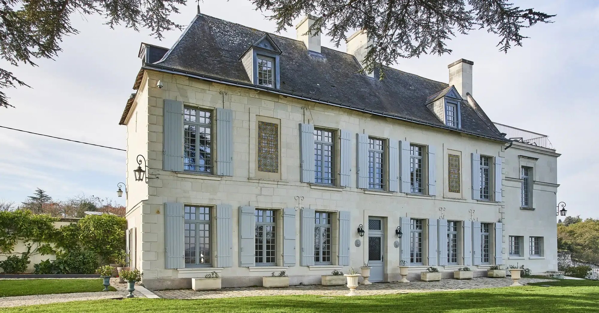 Exterior-French-Manor